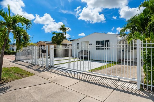 568 E 15th Street, Hialeah