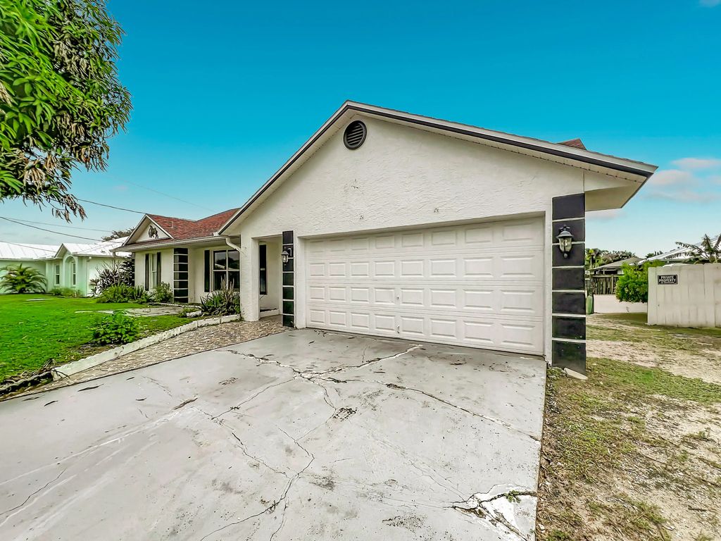 2281 Sw Grosspoint Street, Port St. Lucie