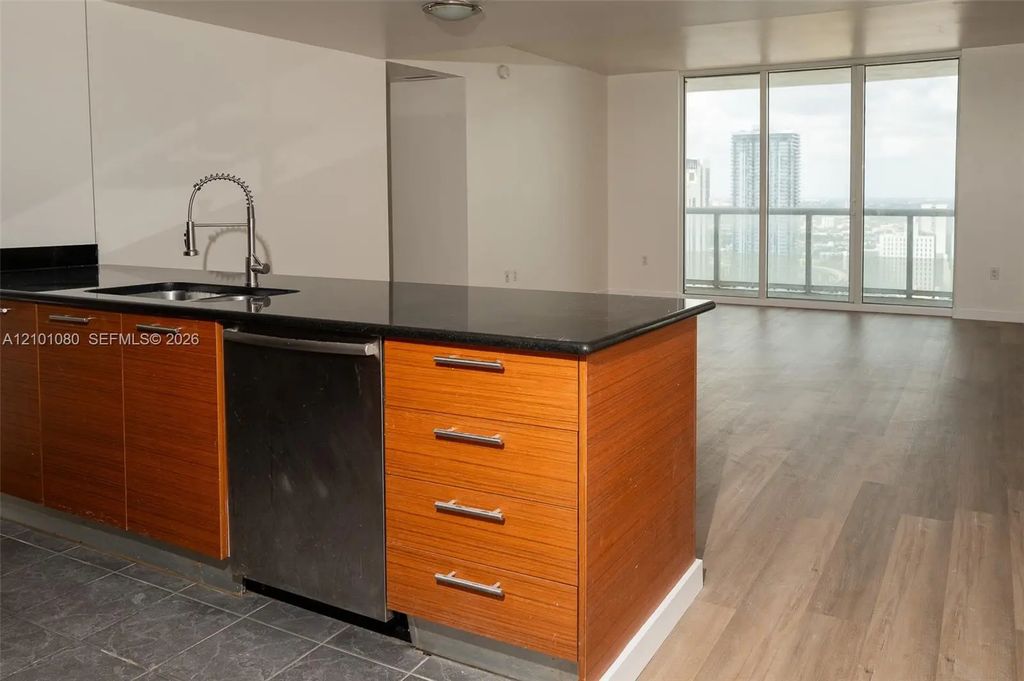 50 Biscayne Boulevard #4111, Miami