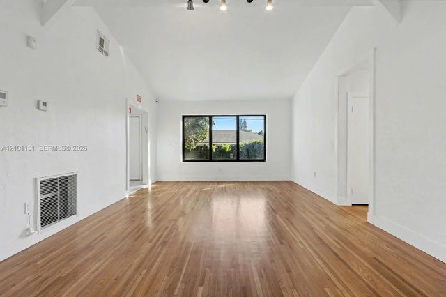 3 of 18 - 16901 Ne 6th Avenue, North Miami Beach, FL