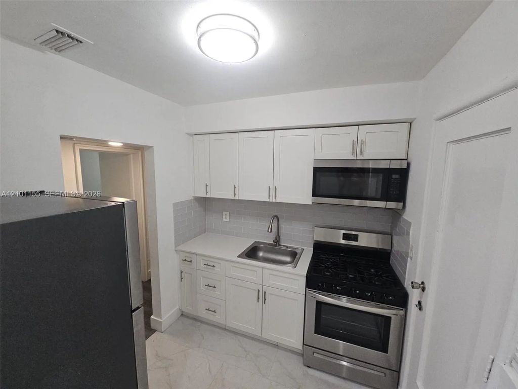 7435 Byron Avenue #04, Miami Beach