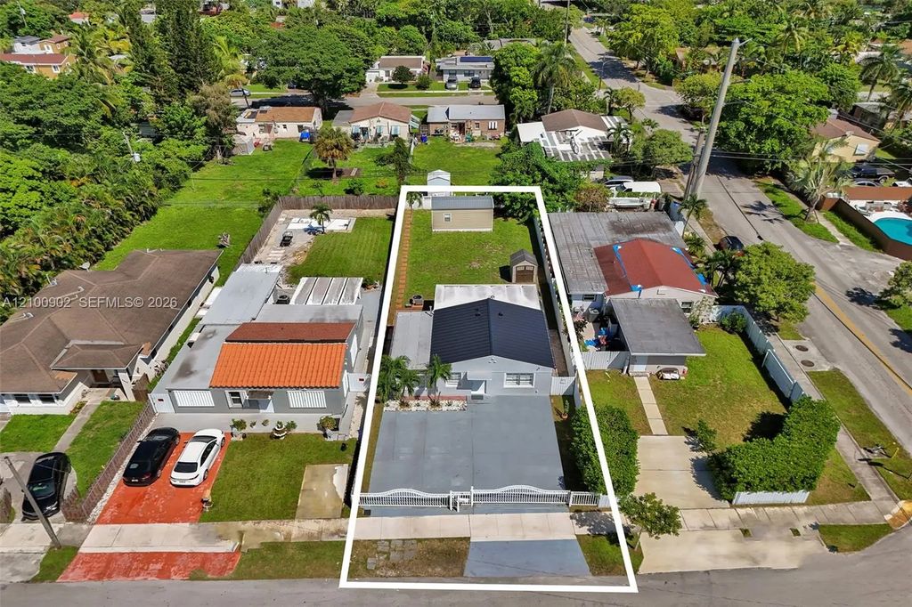 2405 Funston, Hollywood