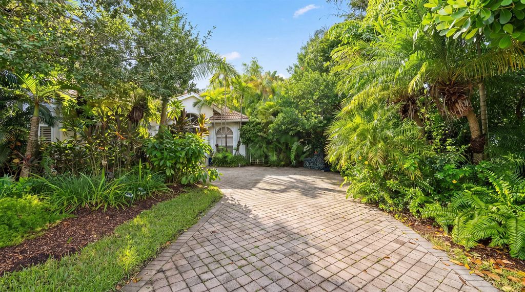 2741 Twin Oaks Way, Wellington