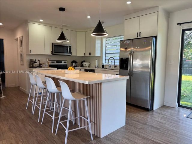 4 of 29 - 9840 Sw 166th Street, Miami, FL