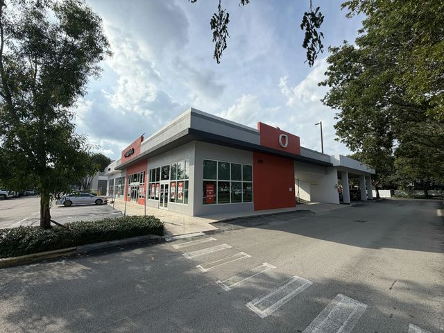 3 of 19 - 10015 Nw 41st Street, Doral, FL