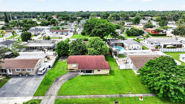 5 of 31 - 913 Jamaican Drive, West Palm Beach, FL