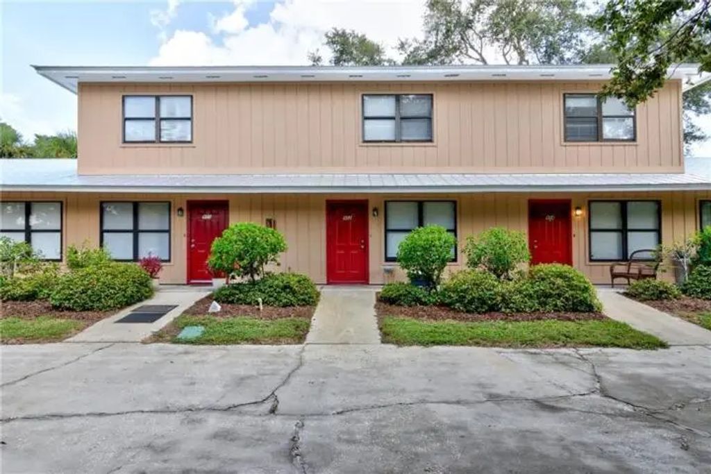 958 Louisiana Avenue, Sebastian