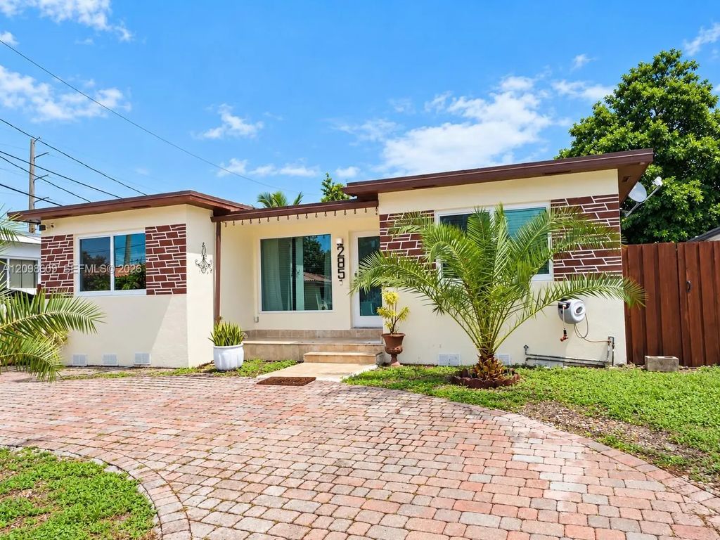 285 Nw 48th Place, Miami