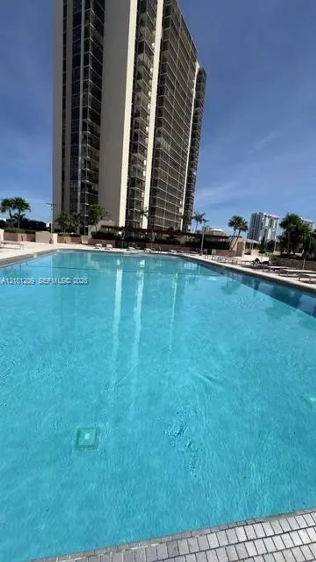 20301 W Country Club Drive #826, Aventura
