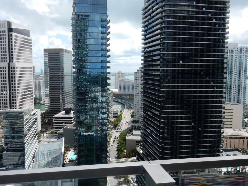 88 Sw 7th Street #2703, Miami