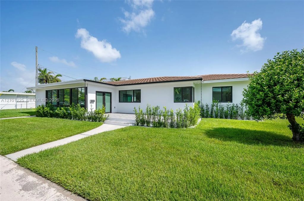 1621 S Treasure Drive, North Bay Village