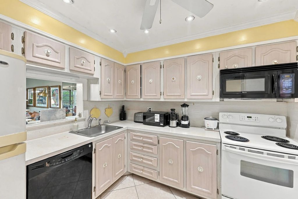3940 Nw 42nd Avenue #313, Lauderdale Lakes