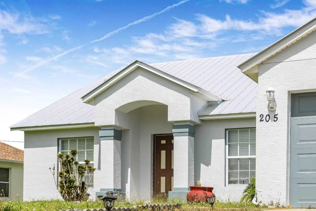 205 Sw Kestor Drive, Port St. Lucie
