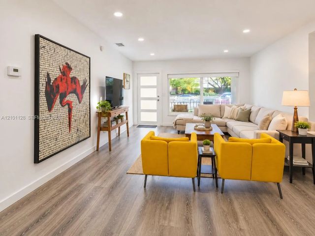 4 of 29 - 2520 Sw 22nd Terrace, Miami, FL