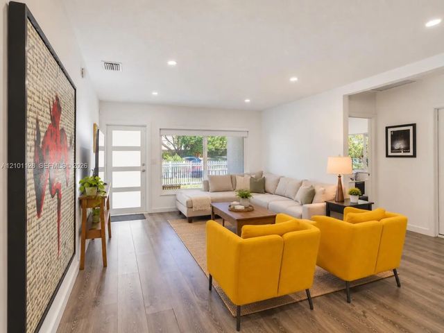 5 of 29 - 2520 Sw 22nd Terrace, Miami, FL