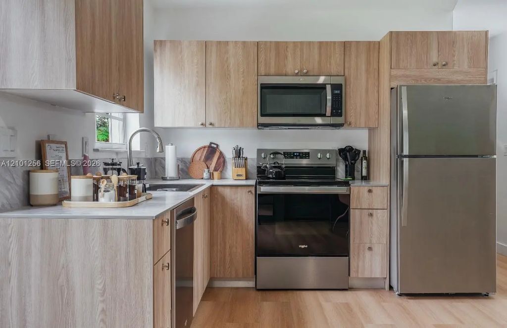 1153 Ne 158th Street, North Miami Beach
