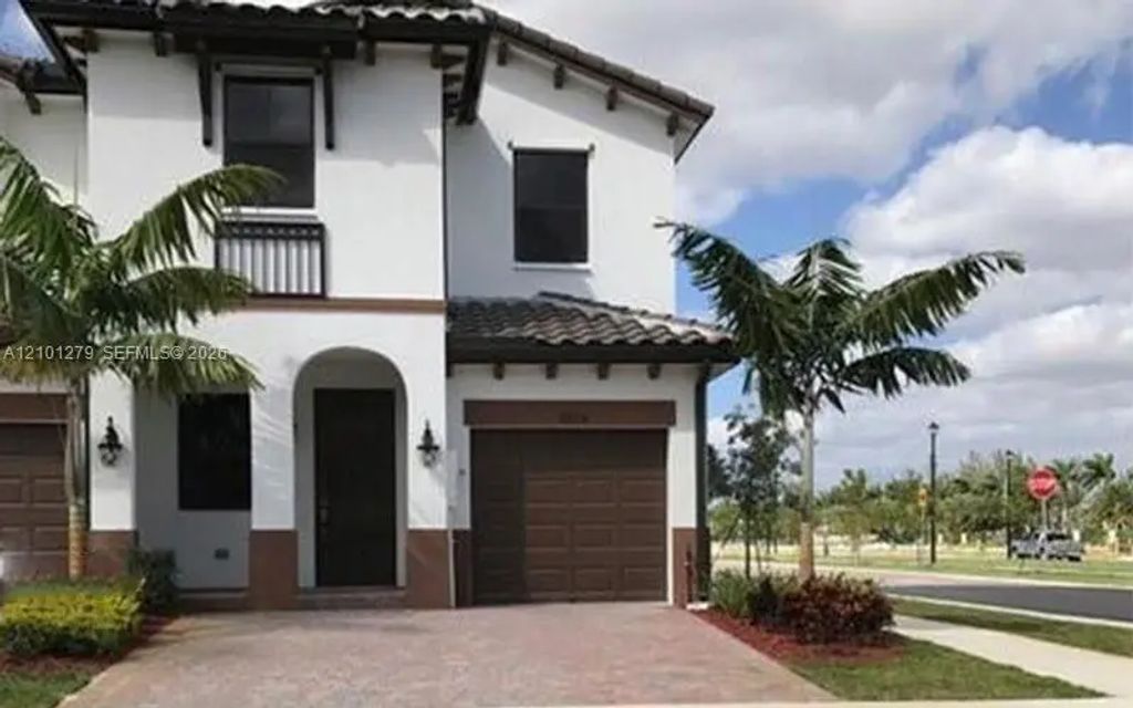 8878 Nw 103rd Avenue, Miami