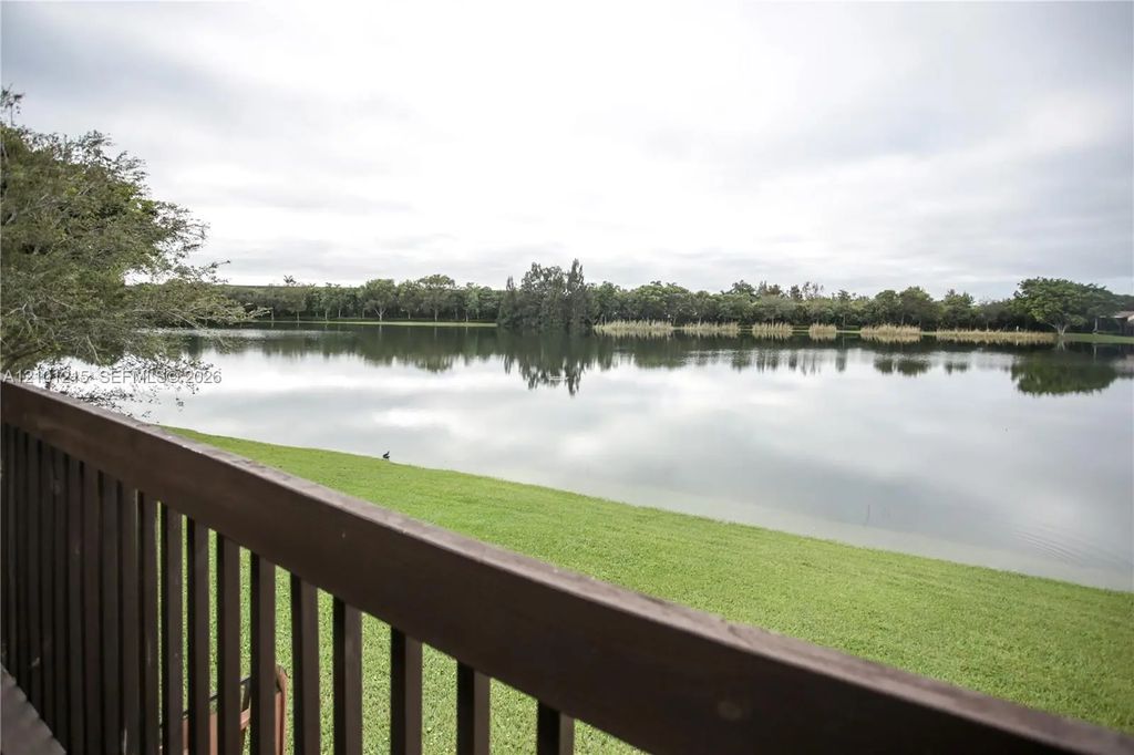 4211 S Pine Island Road, Davie