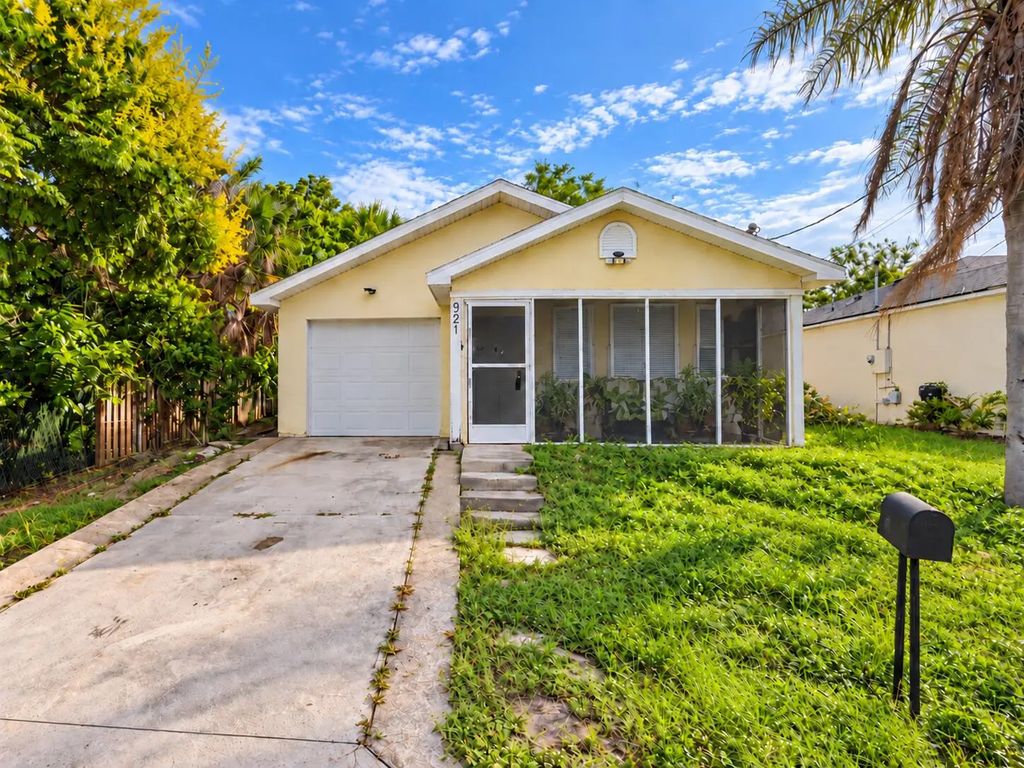 921 Redwood Street, Daytona Beach