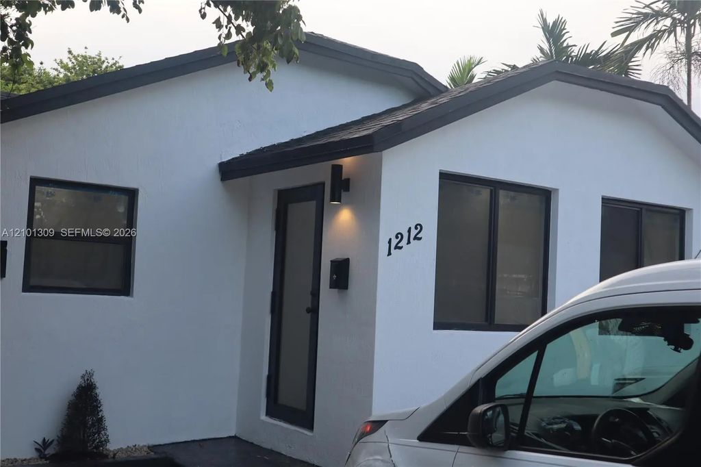 1212 N 22nd Avenue, Hollywood
