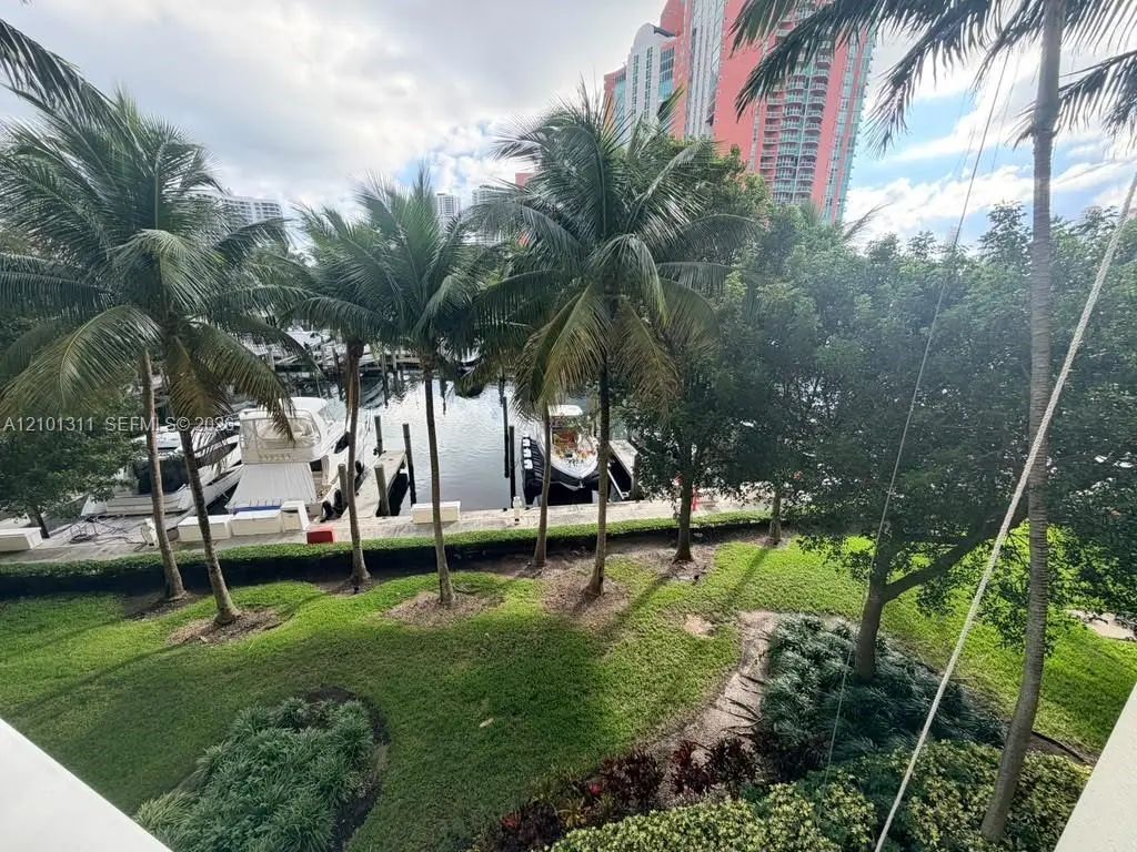 3340 Ne 190th Street #308, Aventura