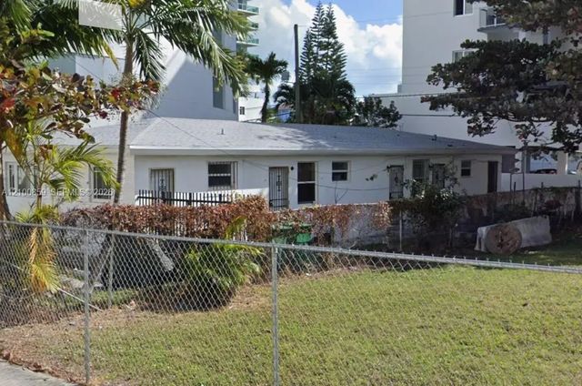 3 of 8 - 460 Ne 29th Terrace, Miami, FL