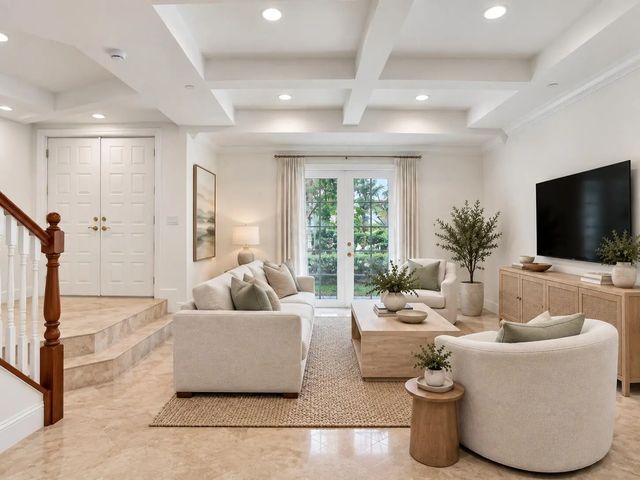 4 of 46 - 385 Ne 69th Circle, Boca Raton, FL