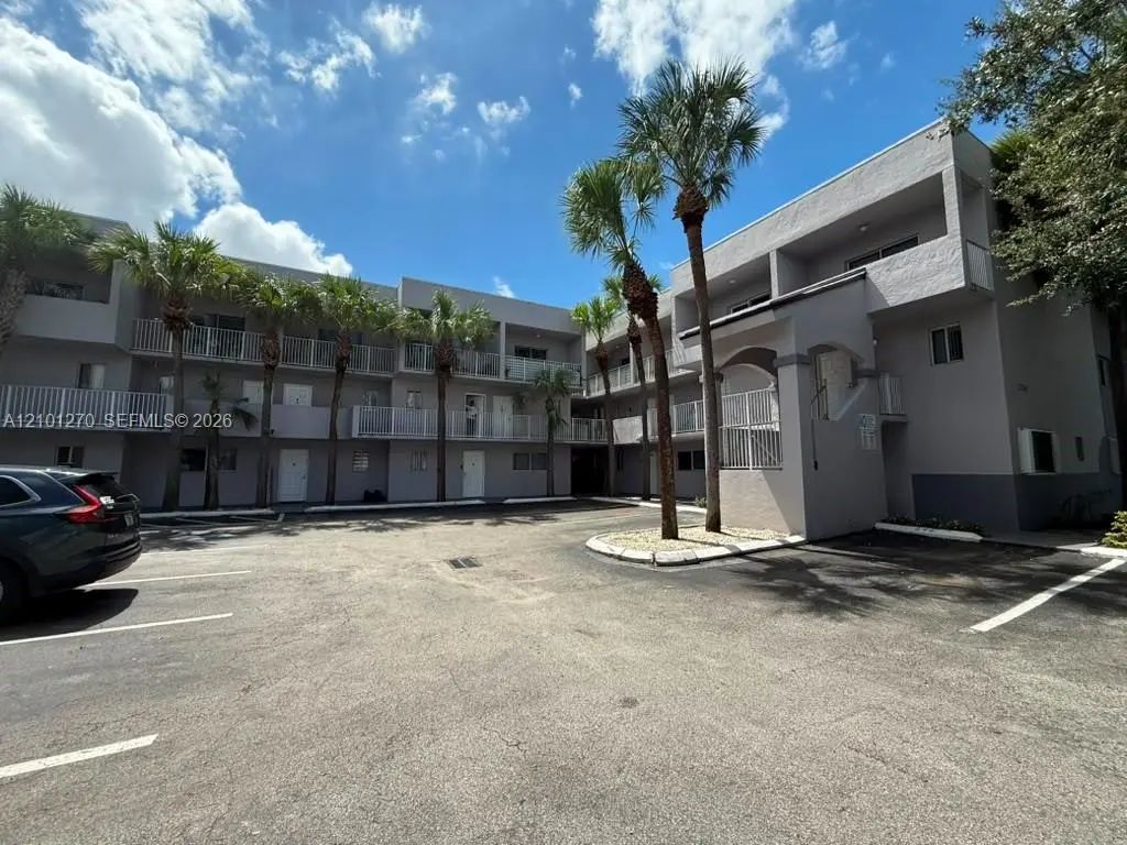 2780 W 76th Street #205, Hialeah