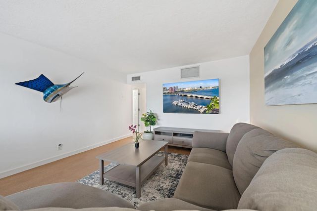 5 of 20 - 2381 Sunset Avenue #306, Lake Worth Beach, FL