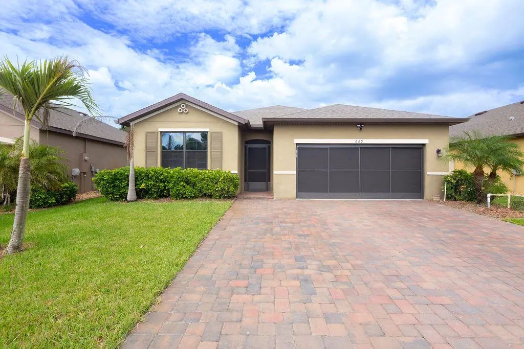 629 Old Country Rd  Se, Palm Bay