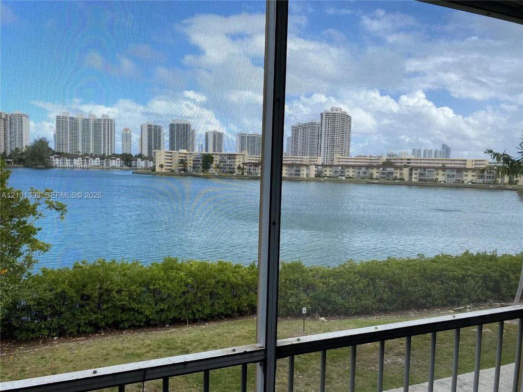 2861 Leonard Drive #f301, Aventura