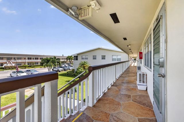 4 of 50 - 135 Somerset G, West Palm Beach, FL