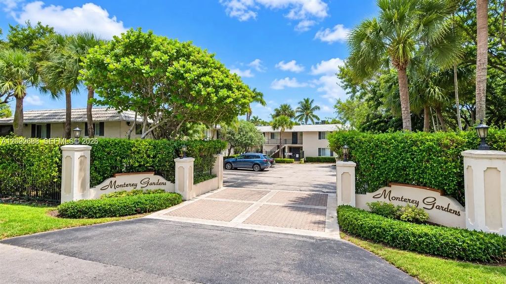 8617 Sw 68th Court #22, Pinecrest