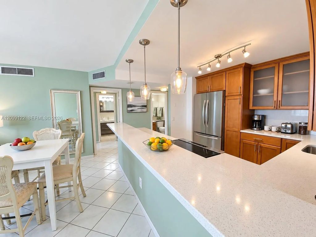 2851 Ne 183rd Street #905e, Aventura
