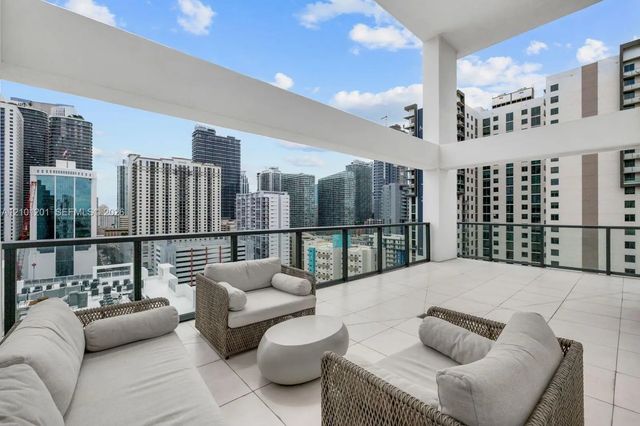 3 of 8 - 239 Sw 9th Street #1801, Miami, FL