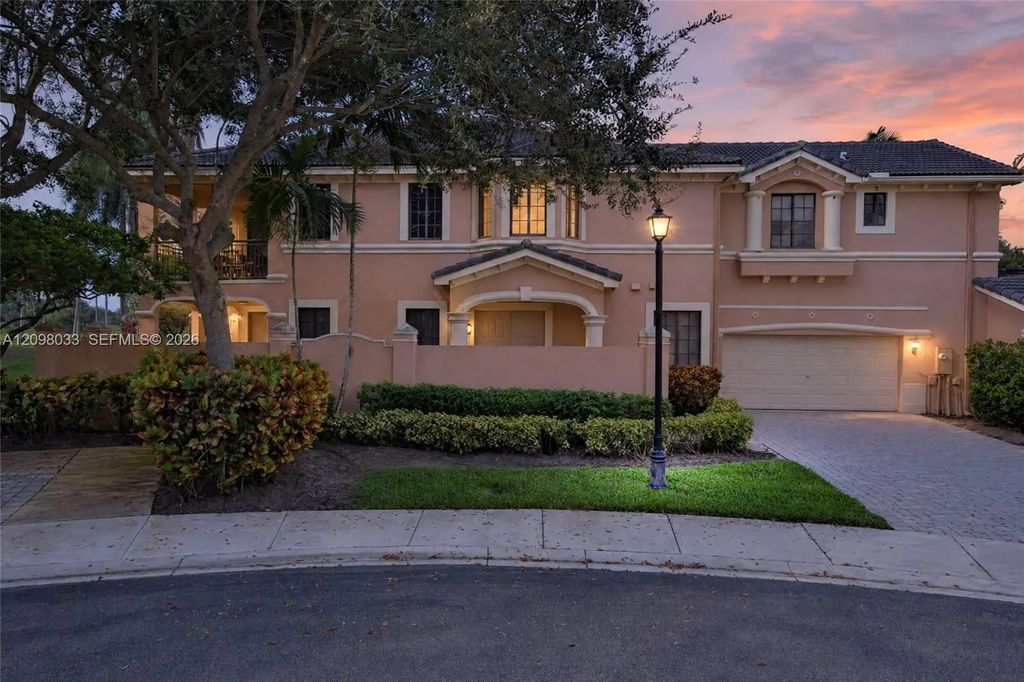 2737 Center Ct Drive #1-18, Weston