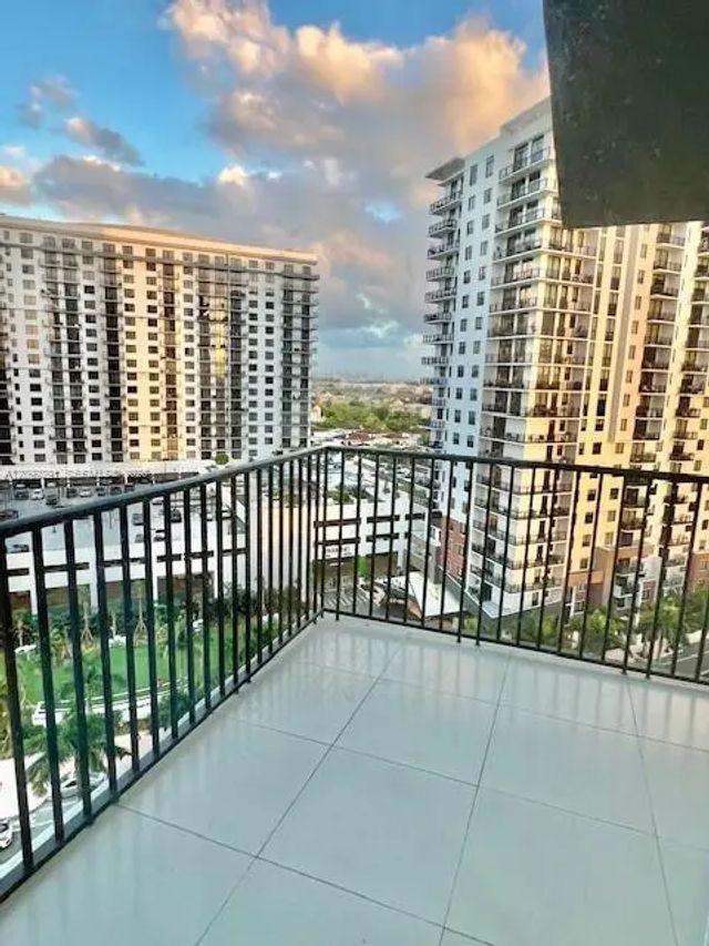3 of 44 - 5252 Nw 85th Avenue #1009, Doral, FL