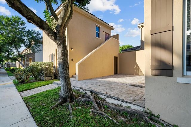 4 of 14 - 17099 Sw 94th Way, Miami, FL