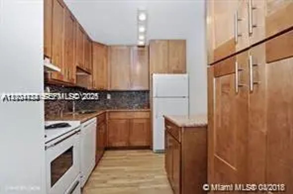 8267 Sw 128th Street #207, Pinecrest