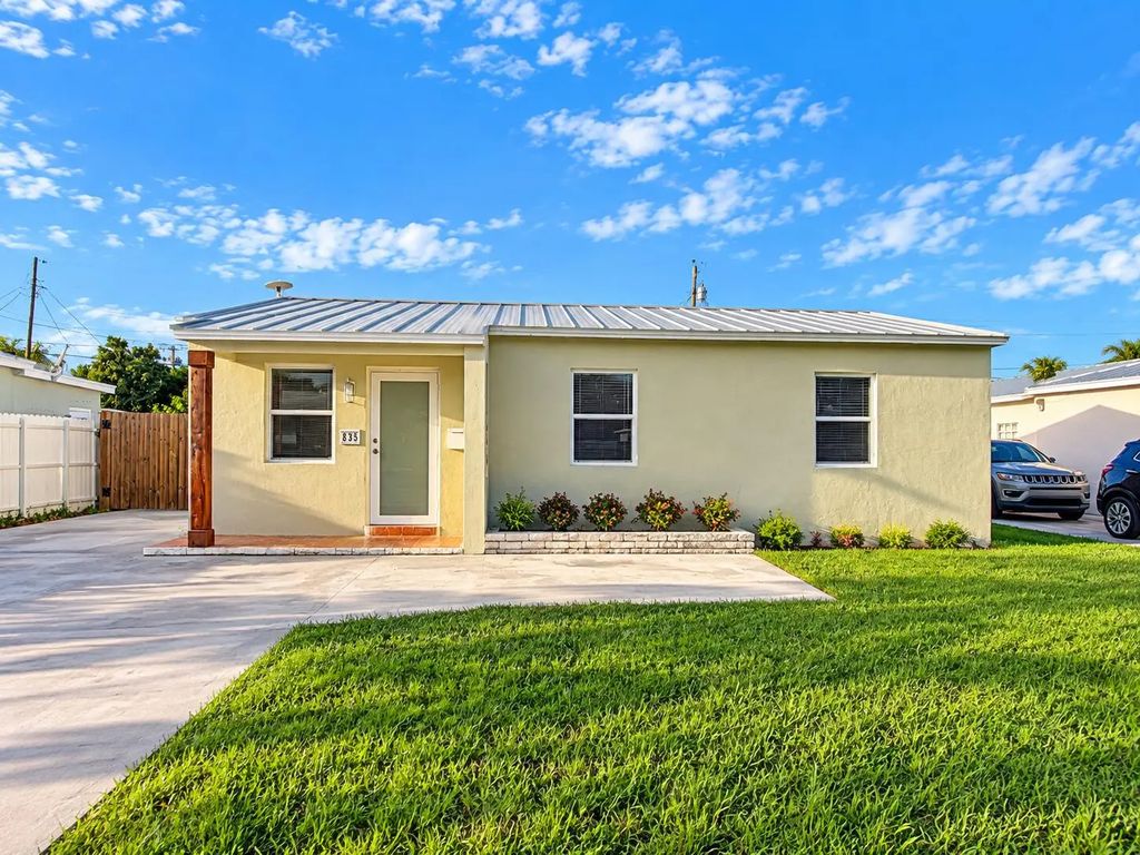 835 Fernwood Drive, West Palm Beach