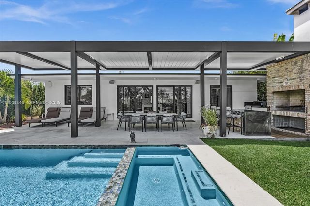 2 of 31 - 797 S Shore Drive, Miami Beach, FL