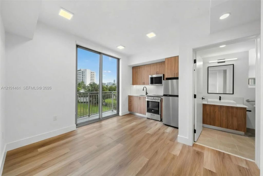 650 Sw 1st Street #406, Miami