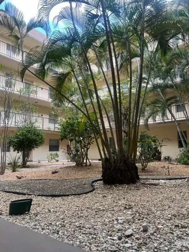 2871 Somerset Drive #218, Lauderdale Lakes