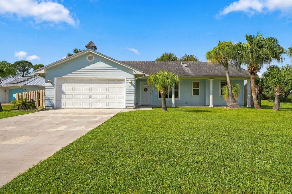 590 Nw Haven Street, Port St. Lucie
