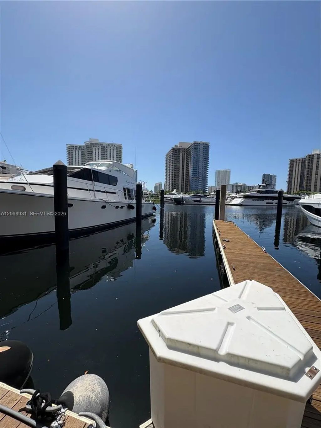19777 E Country Club Drive, Aventura