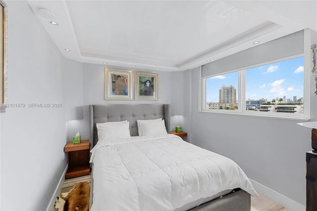 4 of 25 - 345 Ocean Drive #705, Miami Beach, FL
