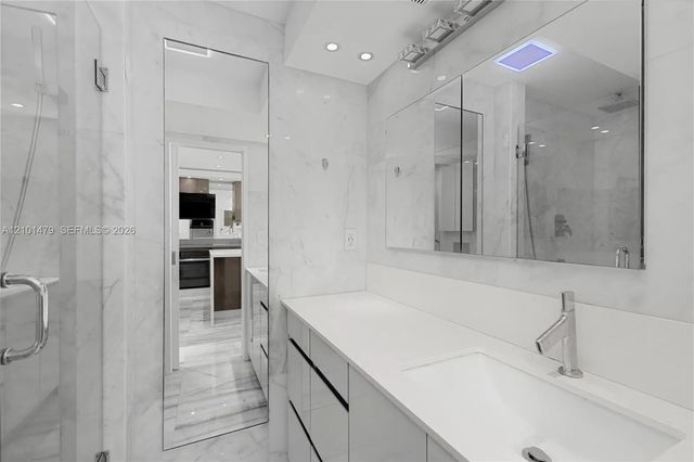 5 of 25 - 345 Ocean Drive #705, Miami Beach, FL