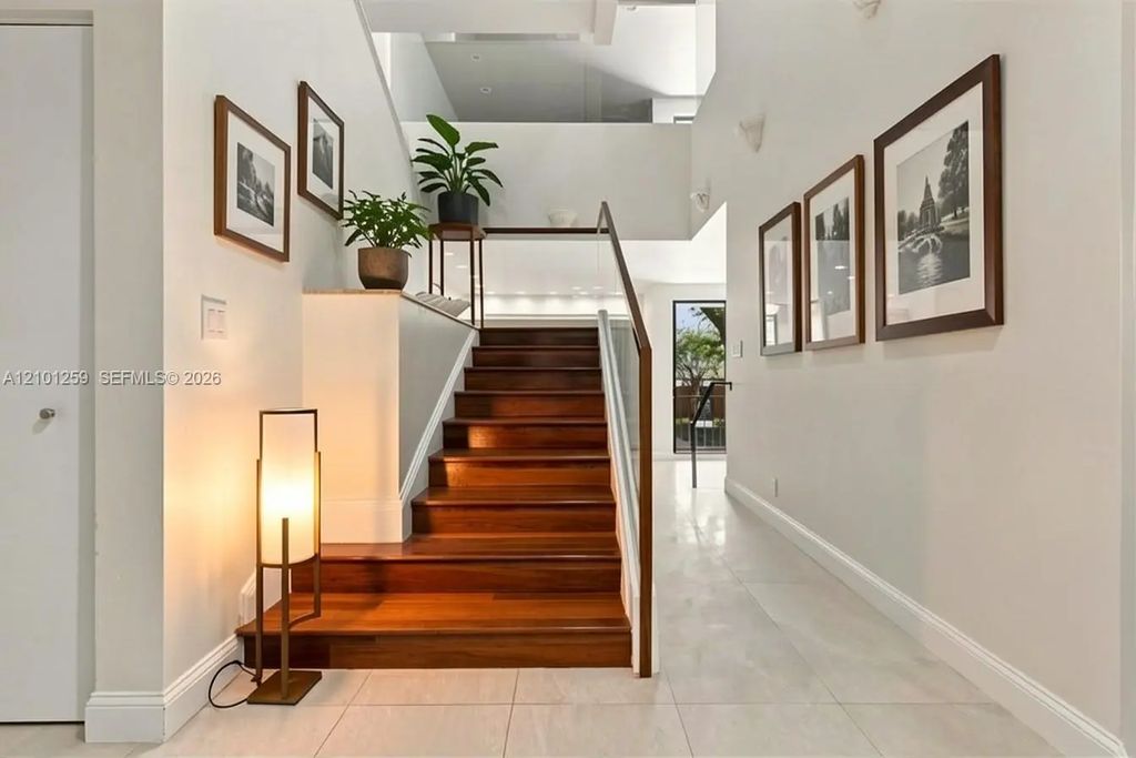 1542 Ne Quayside Terrace #1542, Miami