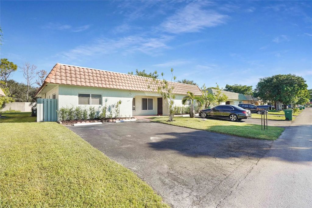 7831 Nw 71st Court, Tamarac