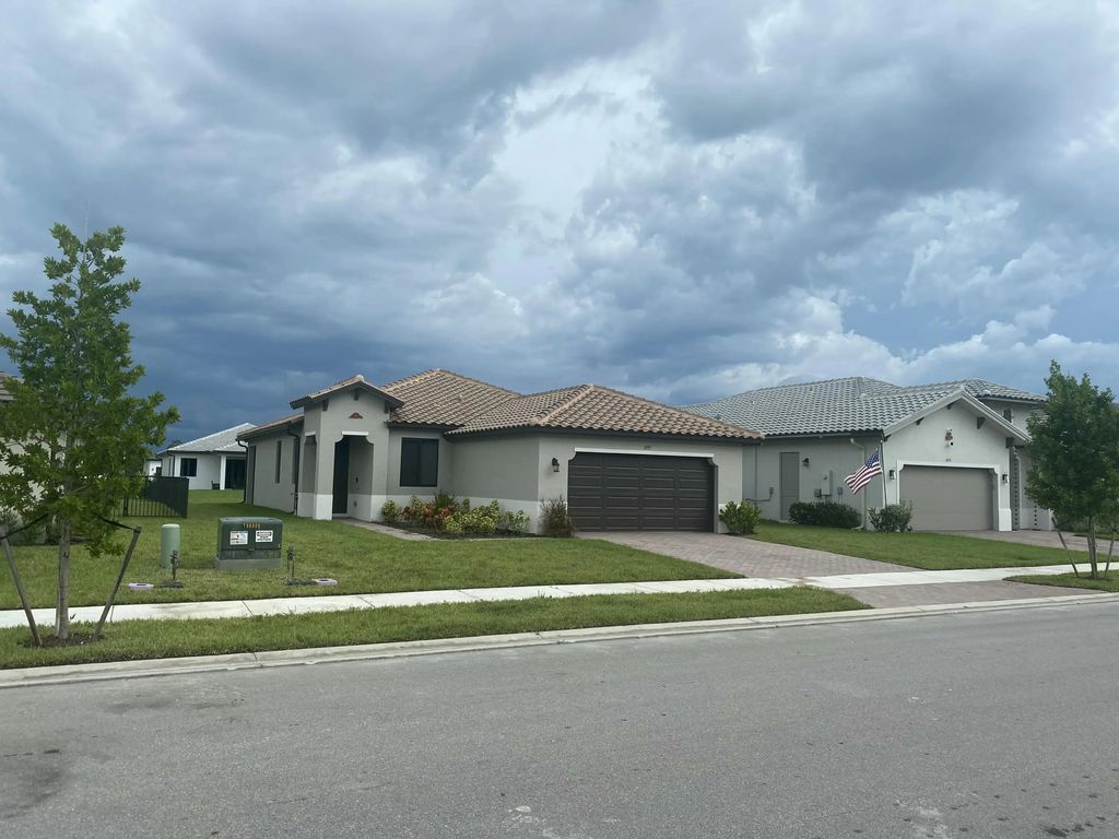 4935 Frattina Street, Ave Maria